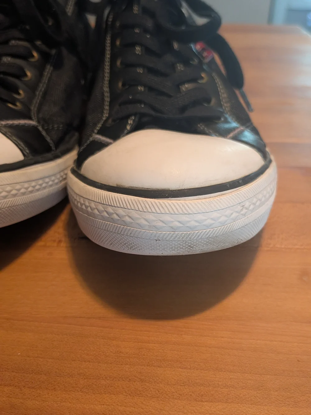 Levi's Black Canvas Low-Top Sneakers with White Toe Cap